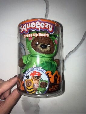 Squeeezy dress up bears